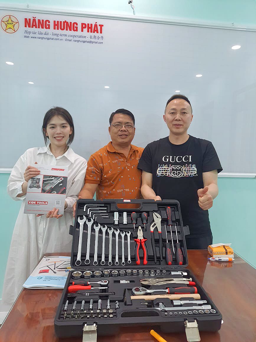 Local trade buyer with a PPRROFORCE tool set at a partner store